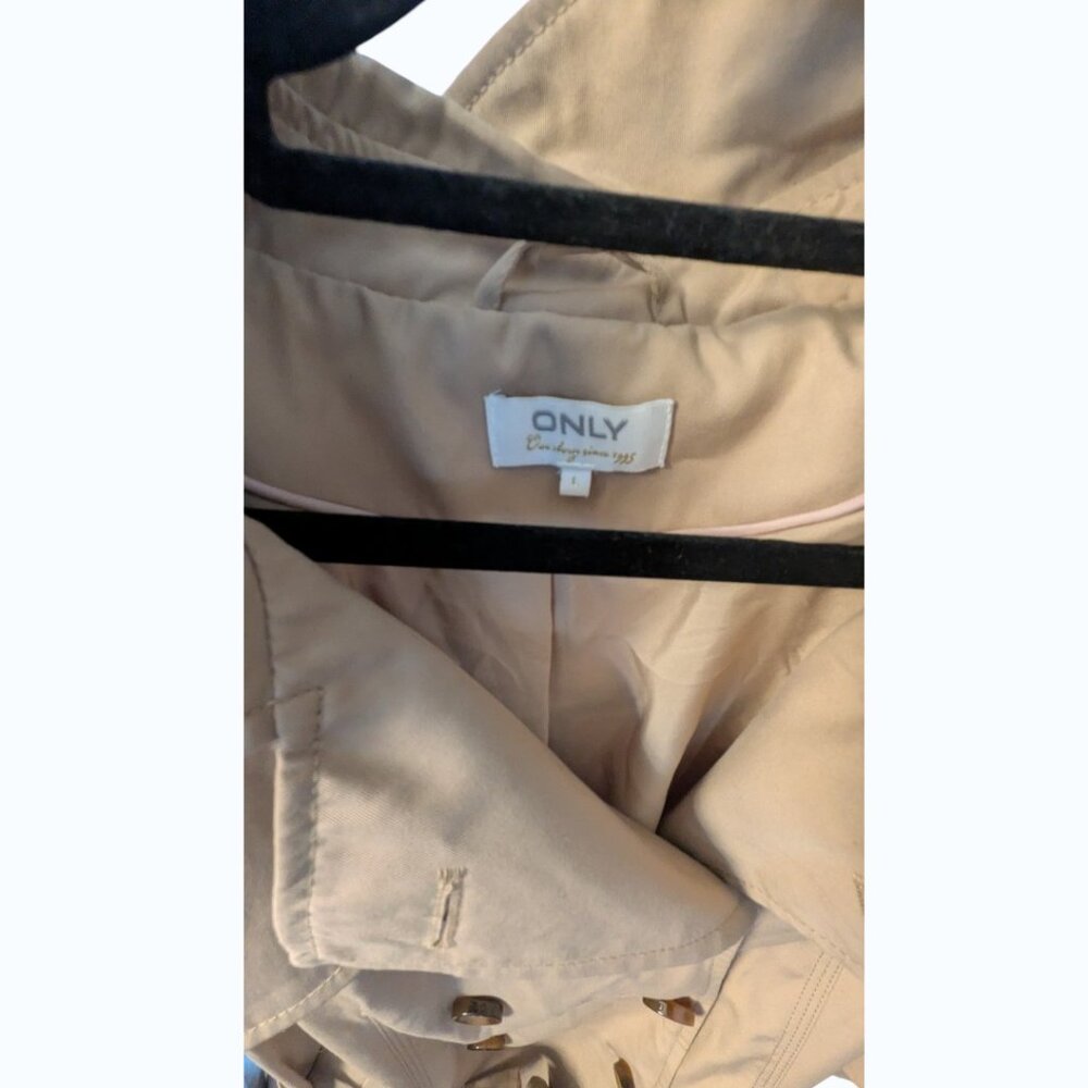 ONLY Classic Belted Short Double Breasted Trench Cost | Size L - Picture 5 of 12